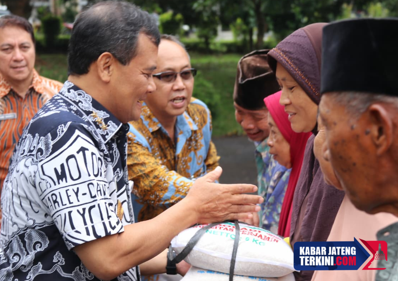 600 Orang dari Kelompok Rentan Terima Bantuan Beras dari Pemprov Jateng