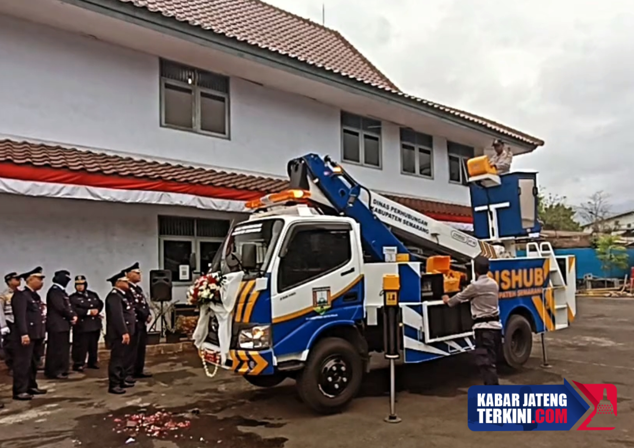 Pemkab Semarang Gunakan Mobil Skylift untuk Pemeliharaan PJU dan Traffic Light