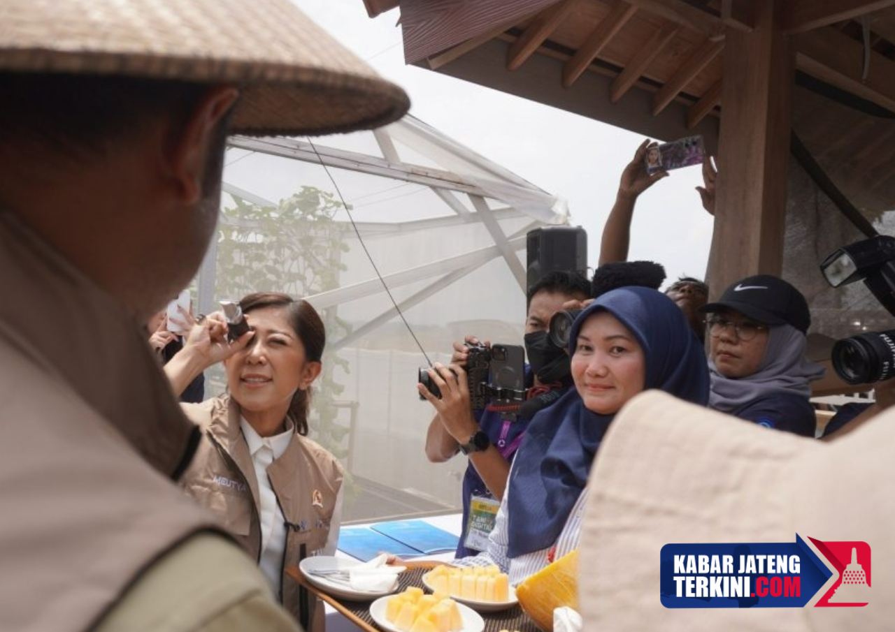 Komdigi RI Kenalkan Teknologi IoT ke Petani Melon Desa Jetak Sragen