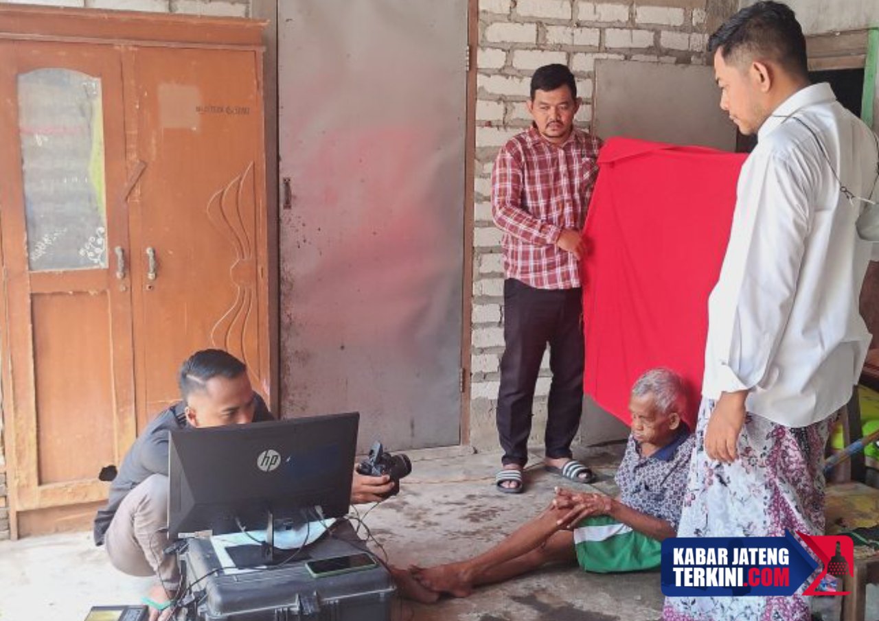 Layanan jemput bola perekaman e-KTP / rembangkab