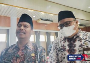 Foto : Bupati Rembang Harno, saat didampingi Wakil Bupati Rembang Mochamad Hanies Cholil Barro. (Sumber. Kabarjatengterkini.com/ Ilham)