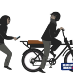 Warga Solo Kedapatan Curi Helm di Depan Kedai Mie Gacoan Langsung Diamankan Warga