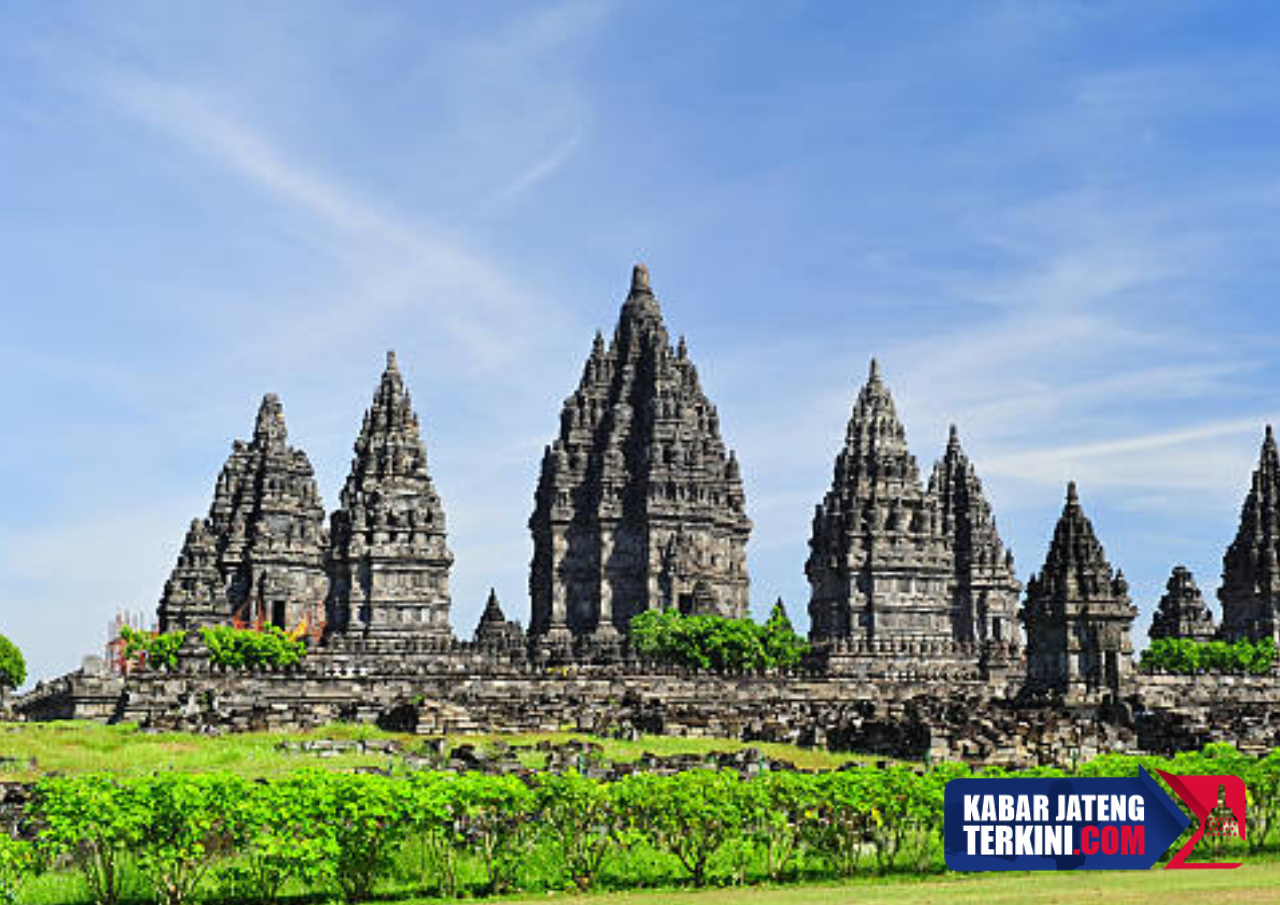 10 Pelajar Nekat Terobos Pagar Candi Prambanan karena Tak Punya Uang