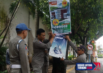 Tindaklanjuti Instruksi Presiden RI Prabowo, Satpol PP Pati Tertibkan Papan Reklame Tak Berizin