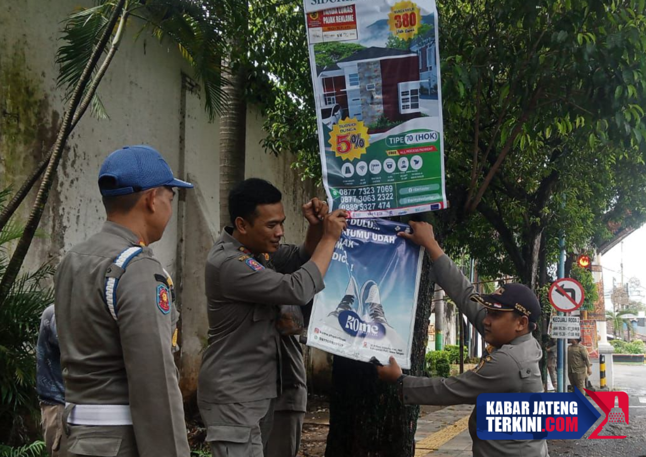 Tindaklanjuti Instruksi Presiden RI Prabowo, Satpol PP Pati Tertibkan Papan Reklame Tak Berizin