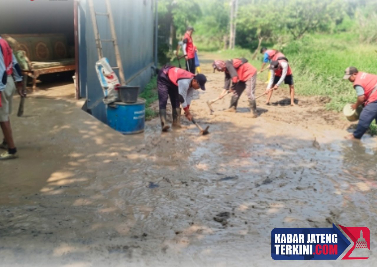 Pemkot Semarang Percepat Penguatan Tanggul dengan Sandbag dan Pemasangan Trucuk Bambu