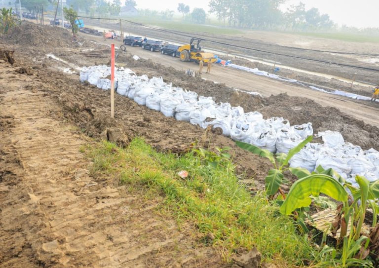 Tanggul Sungai Tuntang