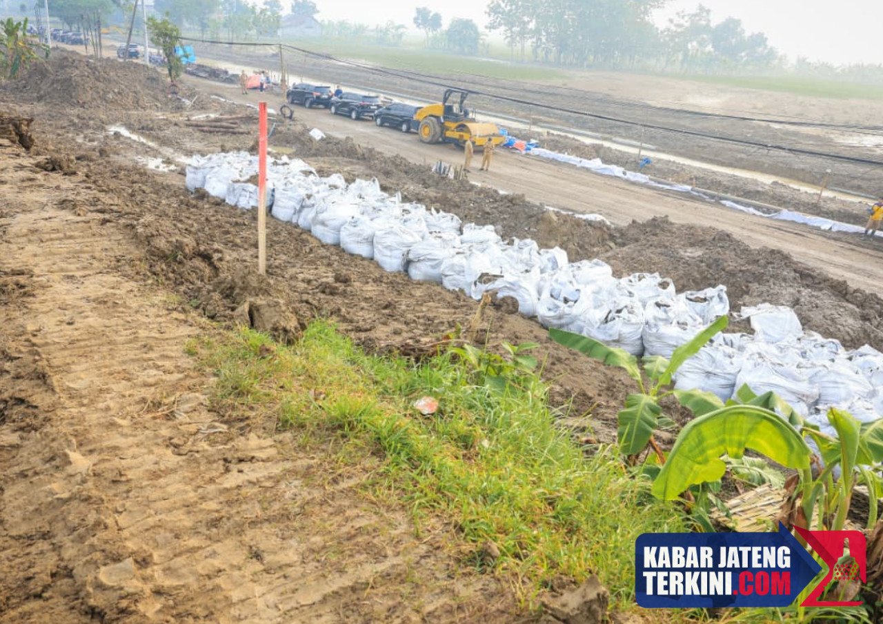 Tanggul Sungai Tuntang