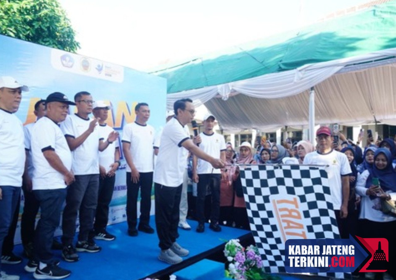 Ribuan Insan Pendidikan Ikuti Kegiatan Jalan Santai Peringatan Hardiknas 2026
