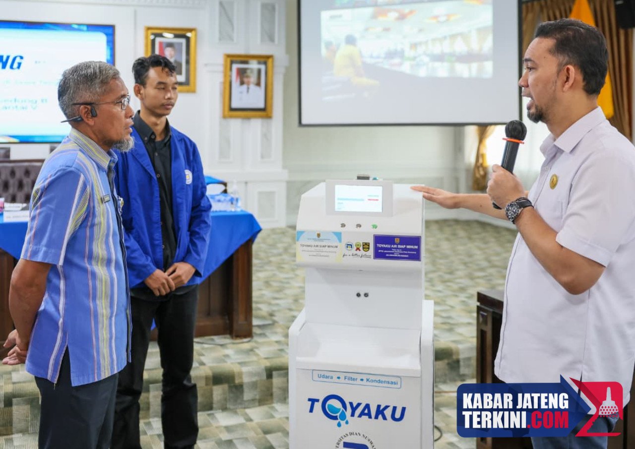 Mahasiswa Udinus Kembangkan Alat Penghasil Air Minum dari Udara