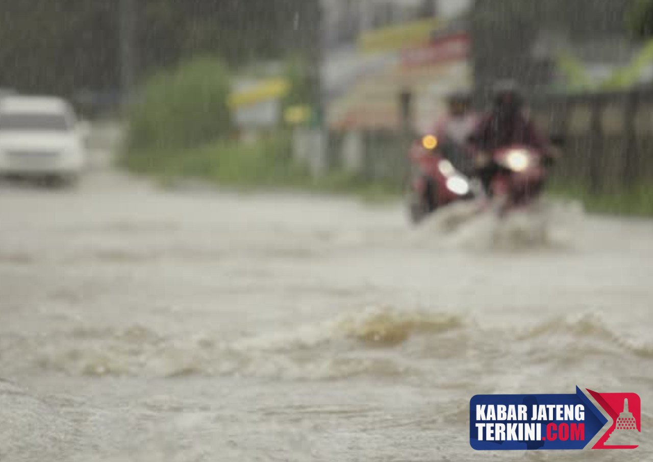 Tanggul Pantai Jebol, Banjir Rob di Desa Tunggulsari Pati Semakin Parah