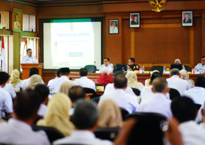 Sekolah Negeri di Pati Dilarang Jual Seragam yang Bebankan Orang Tua Murid