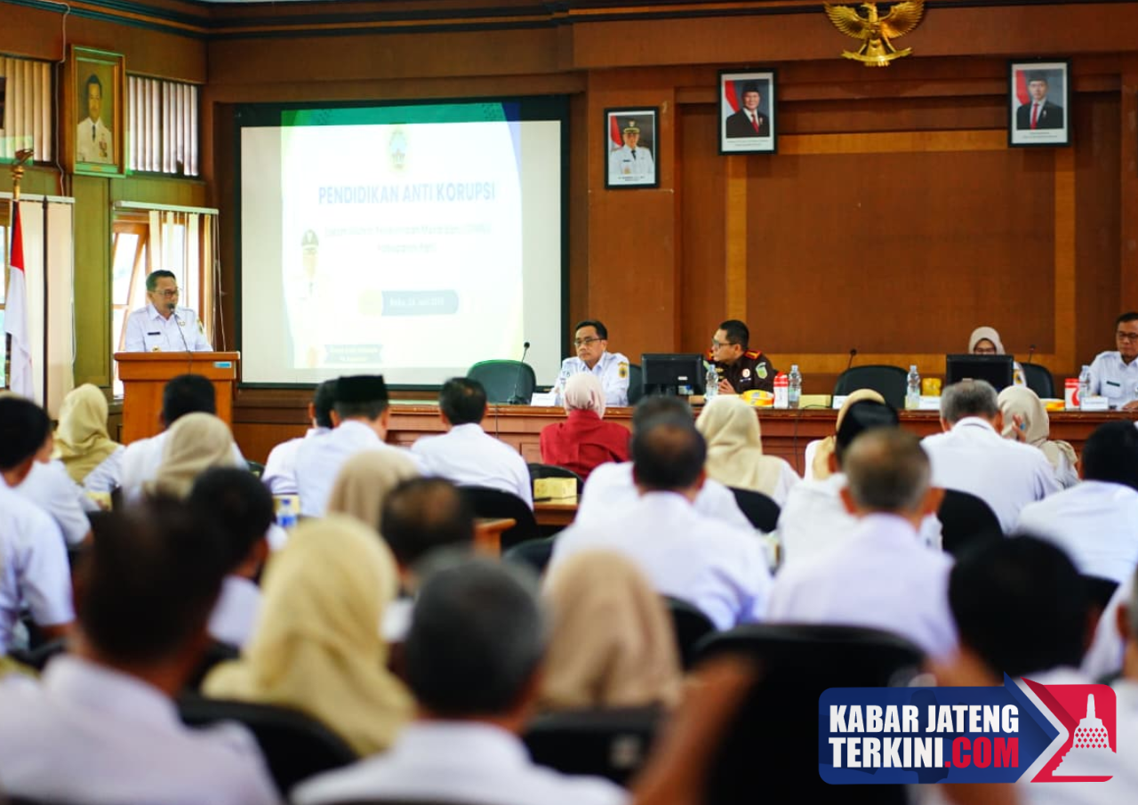 Sekolah Negeri di Pati Dilarang Jual Seragam yang Bebankan Orang Tua Murid