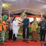 Agustina saat menghadiri Malam Tirakatan, Doa Bersama, dan Pagelaran Wayang Kulit dalam rangka memperingati Tahun Baru Islam 1 Muharram 1448 Hijriah di halaman Balai Kota Semarang, Senin (15/6/2026) malam.