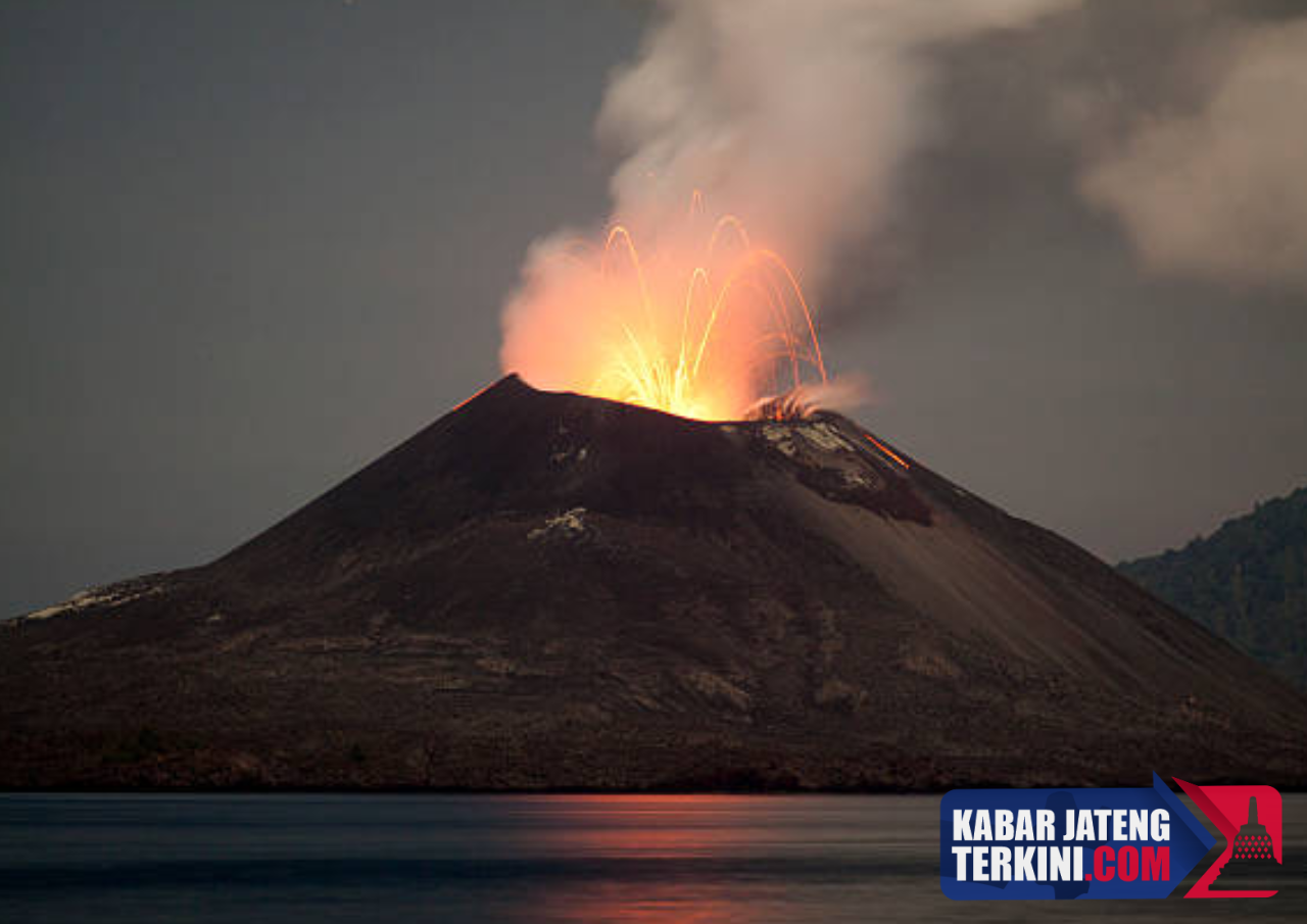 Waspada! 6 Gunung Berstatus Siaga di Indonesia Saat Ini, Ada di Pulau Sumatera Hingga NTT