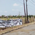 Jalan Rusak Tak Kunjung Diperbaiki, Warga Desa Bumirejo Pati Pasang Spanduk
