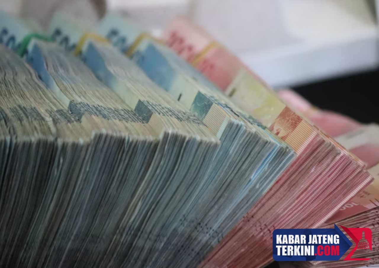 Bupati Klaten Sembunyikan Uang Dugaan Hasil Korupsi di dalam Tong