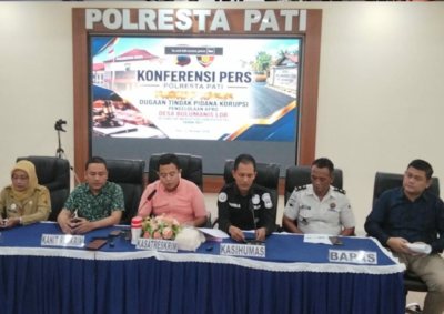 Konferensi Pers di Lantai II Ruang Sanika Satyawada